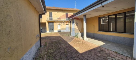 Дом с 6 комнатами в Бусто Арсицио, Италия № 262461 36