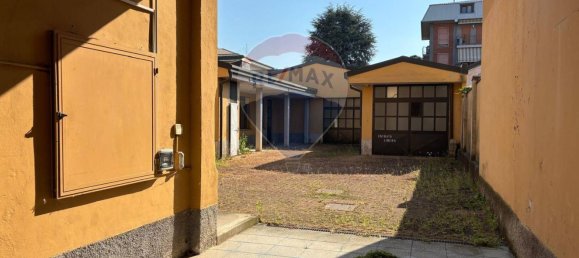 Дом с 6 комнатами в Бусто Арсицио, Италия № 262461 3