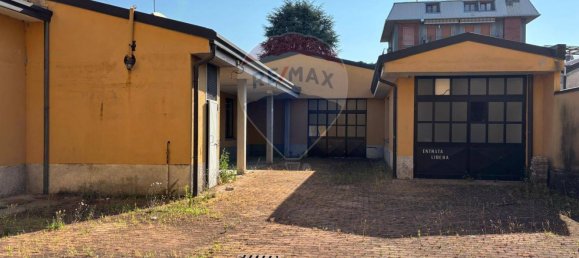 Дом с 6 комнатами в Бусто Арсицио, Италия № 262461 10