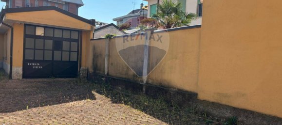 Дом с 6 комнатами в Бусто Арсицио, Италия № 262461 11