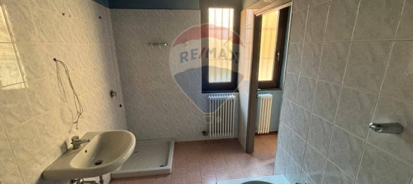 Дом с 6 комнатами в Бусто Арсицио, Италия № 262461 17