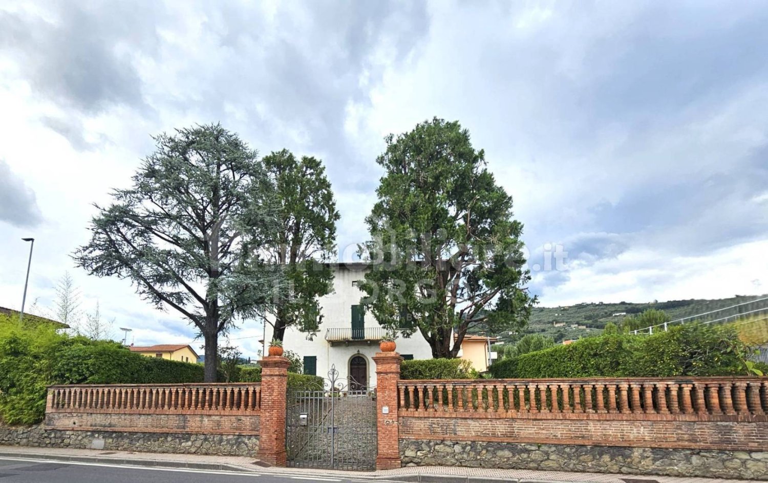 Villa de 5 dormitorios en Uzzano, Italy No. 294794