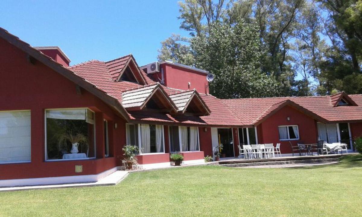 5 bedrooms House in Presidente Peron, Argentina No. 64023