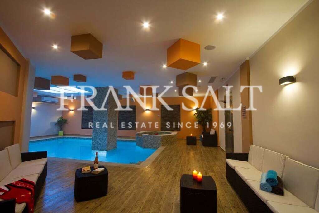 7 bedrooms Villa in Swieqi, Malta No. 8050