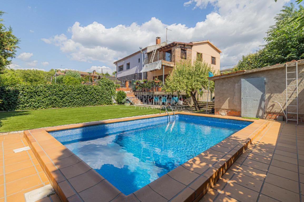 3 bedrooms House in Rubi, Spain No. 184114