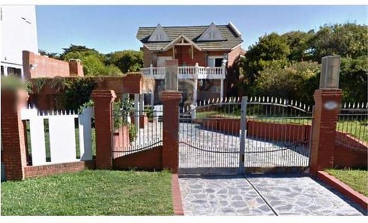 4 bedrooms House in Mar del Plata, Argentina No. 85310