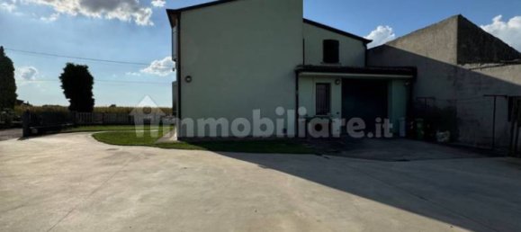 4 bedrooms House in Melara, Italy No. 351103 2
