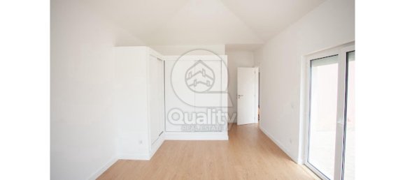 3 bedrooms House in Almada, Portugal No. 141912 4