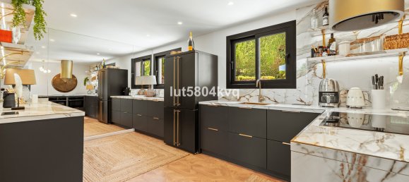 4 bedrooms Villa in Marbella, Spain No. 253061 9