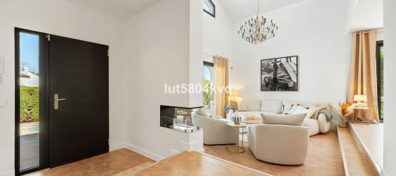 4 bedrooms Villa in Marbella, Spain No. 253061 3