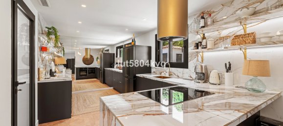 4 bedrooms Villa in Marbella, Spain No. 253061 12