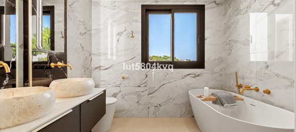 4 bedrooms Villa in Marbella, Spain No. 253061 16