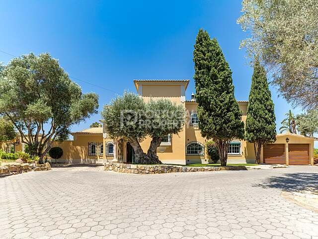 5 bedrooms Castles in Quarteira, Portugal No. 239121