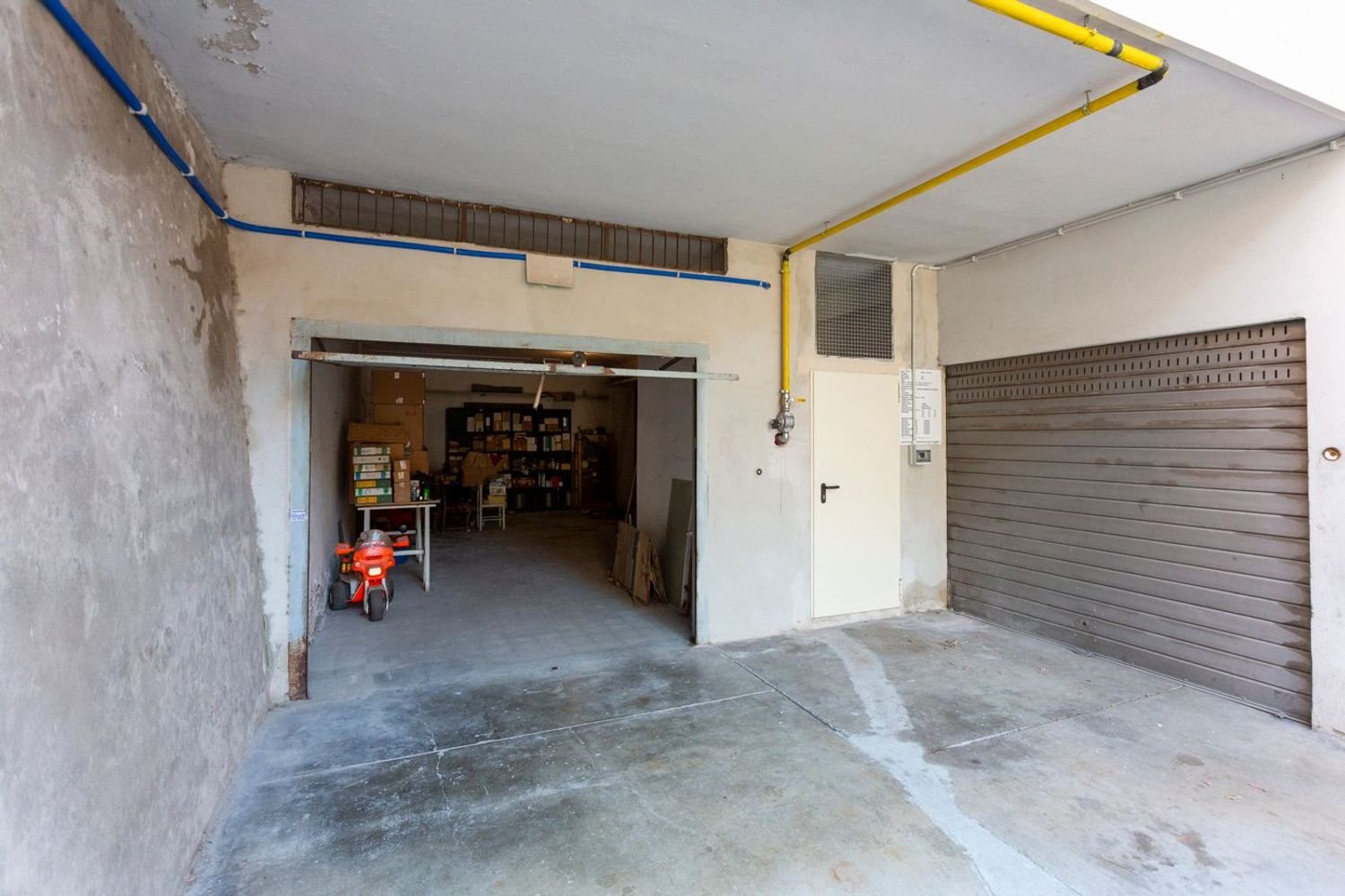 85m² Garage in Rome, Italy No. 404145
