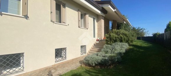 7 rooms Villa in Due Carrare, Italy No. 90277 3