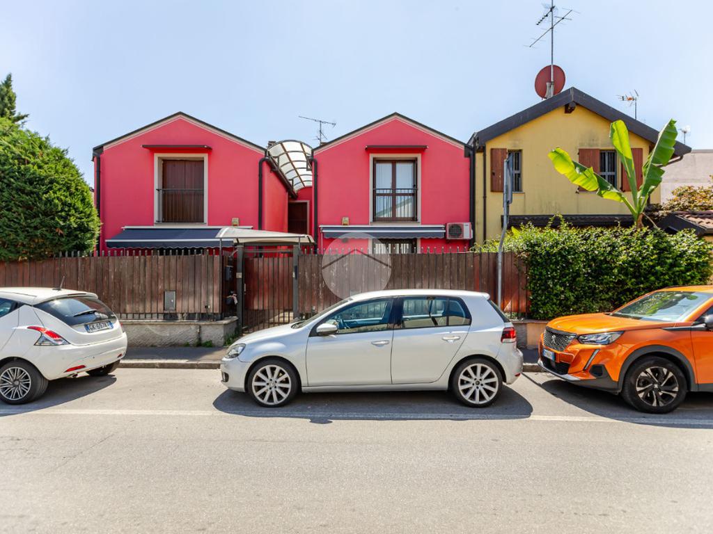 2 Schlafzimmer Villa in Bollate, Italy, Nr. 298384