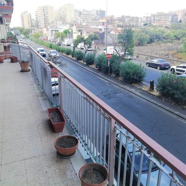 3 bedrooms Apartment in Catania, Italy No. 186185