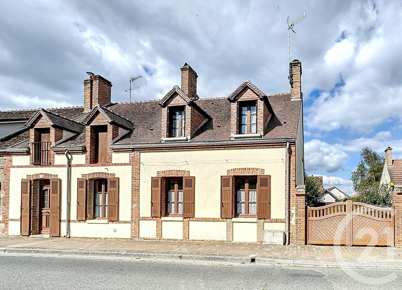 Casa T4 em Selles-Saint-Denis, France N.º 211007