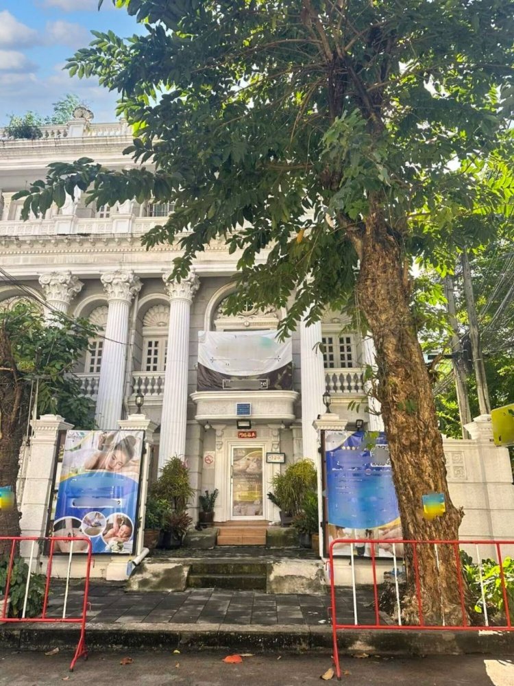 Adosado de 4 dormitorios en Din Daeng, Thailand No. 24648