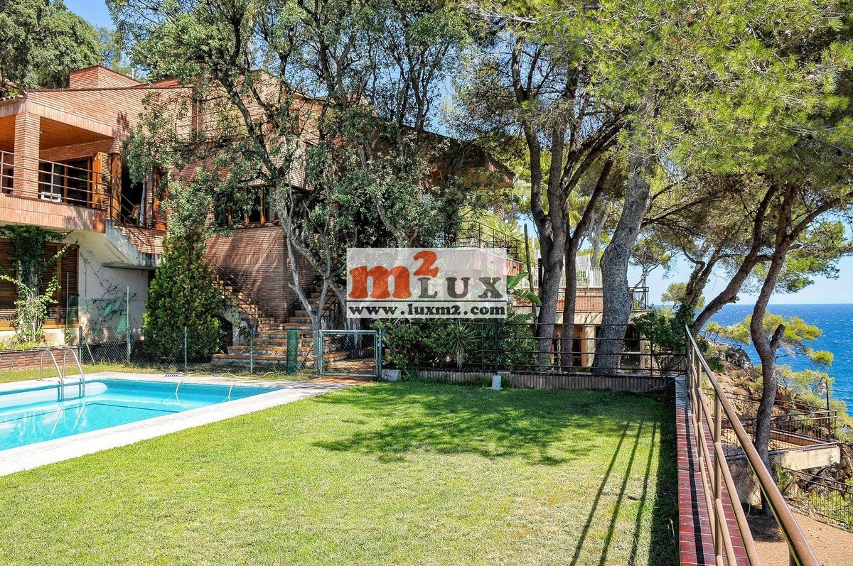 8 bedrooms Villa in Blanes, Spain No. 13309