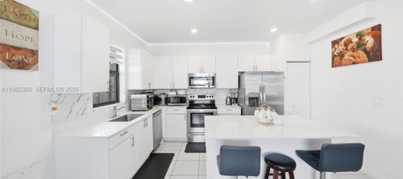 3 dormitorios dúplex en venta en Miami, Miami-Dade, Florida, USA № 615268 2