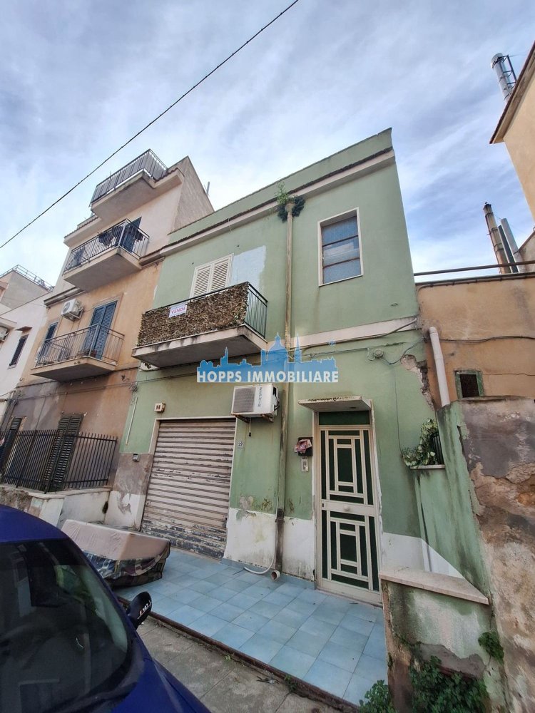 130m² Building in Palermo, Italy No. 63359