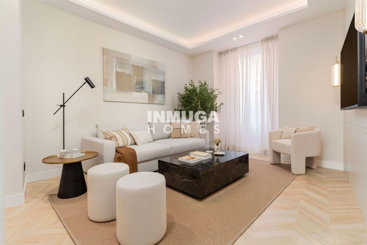 Apartamento de 3 dormitorios en Madrid, Spain No. 125037