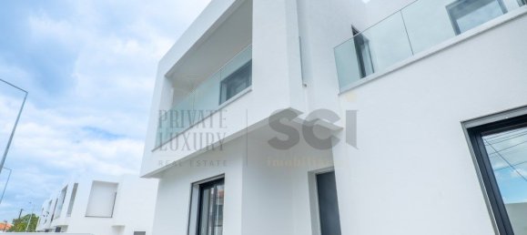 4 Schlafzimmer Haus in Corroios, Portugal, Nr. 100682 30