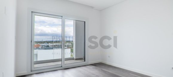 4 Schlafzimmer Haus in Corroios, Portugal, Nr. 100682 12