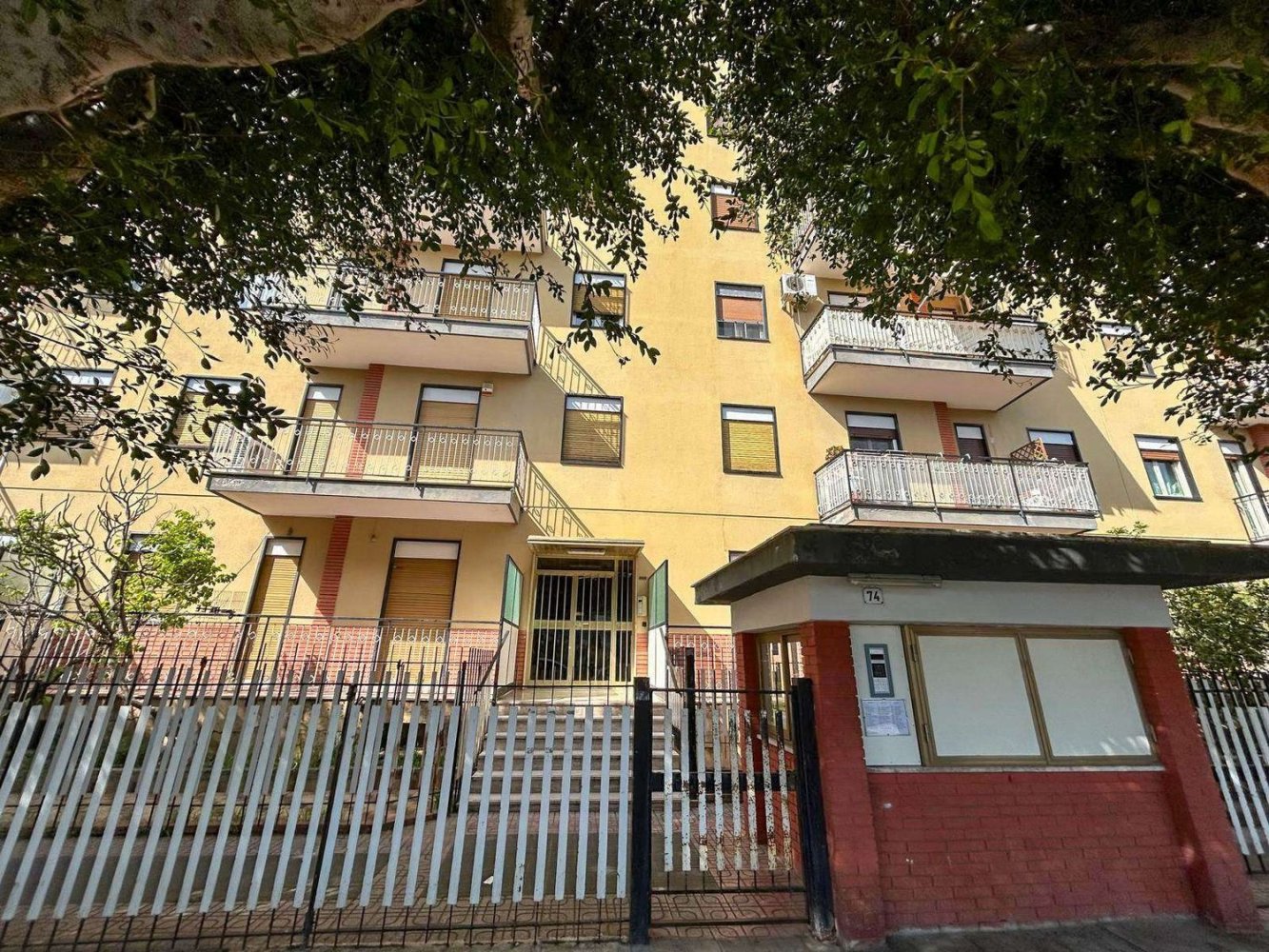 4 bedrooms Apartment in Palermo, Italy No. 345108