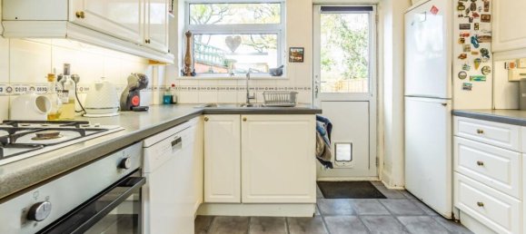 4 bedrooms House in South Croydon, United Kingdom No. 8093 2