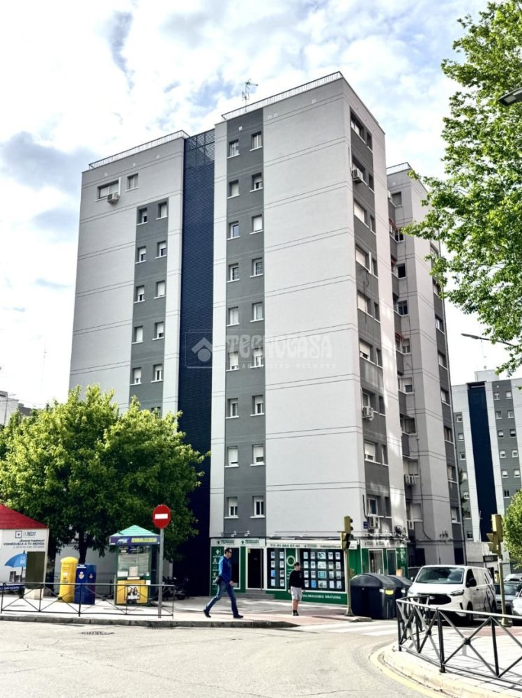 4 bedrooms Apartment in Mostoles, Spain No. 21221