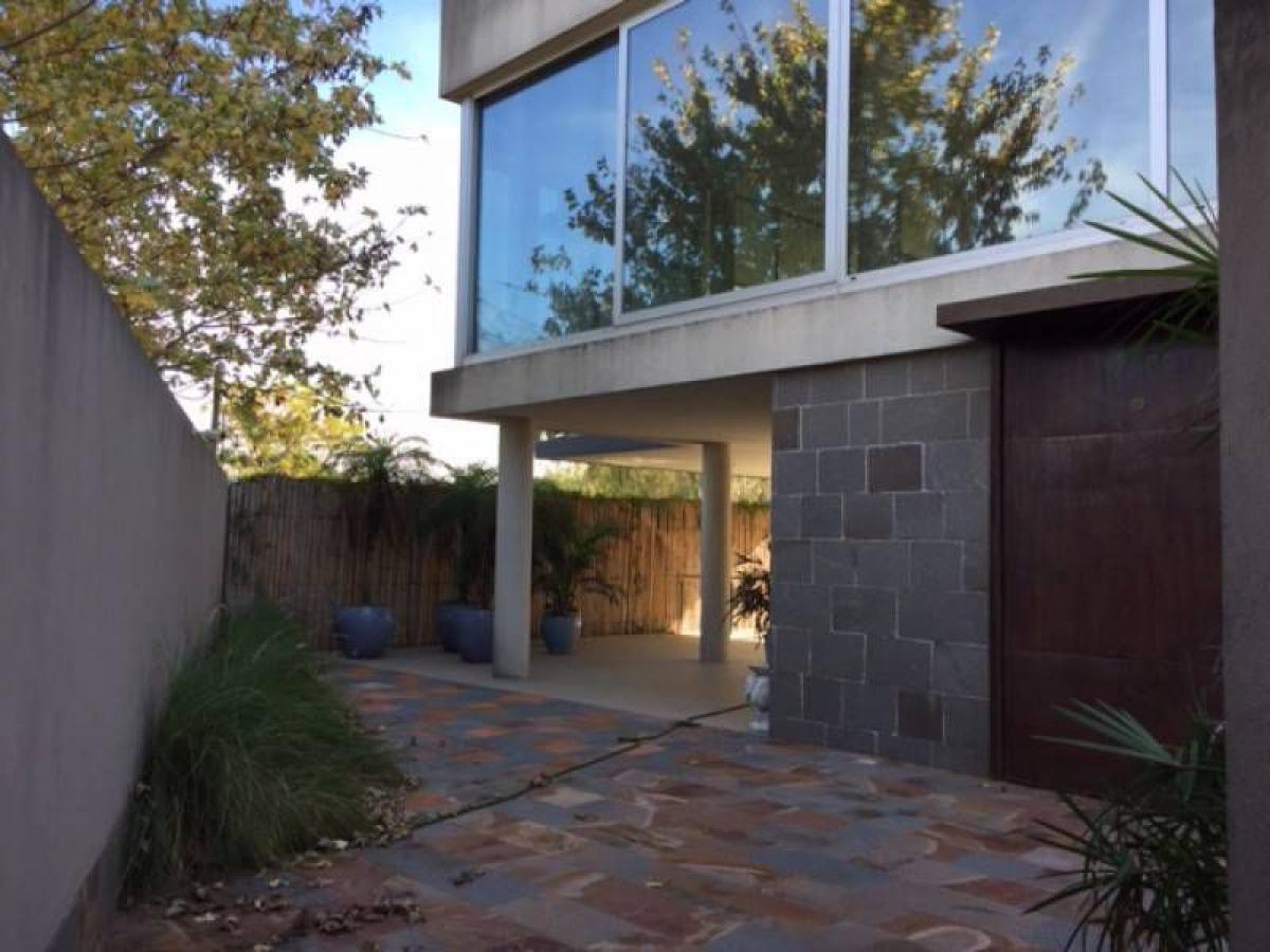 3 bedrooms House in Vicente Lopez, Argentina No. 10953