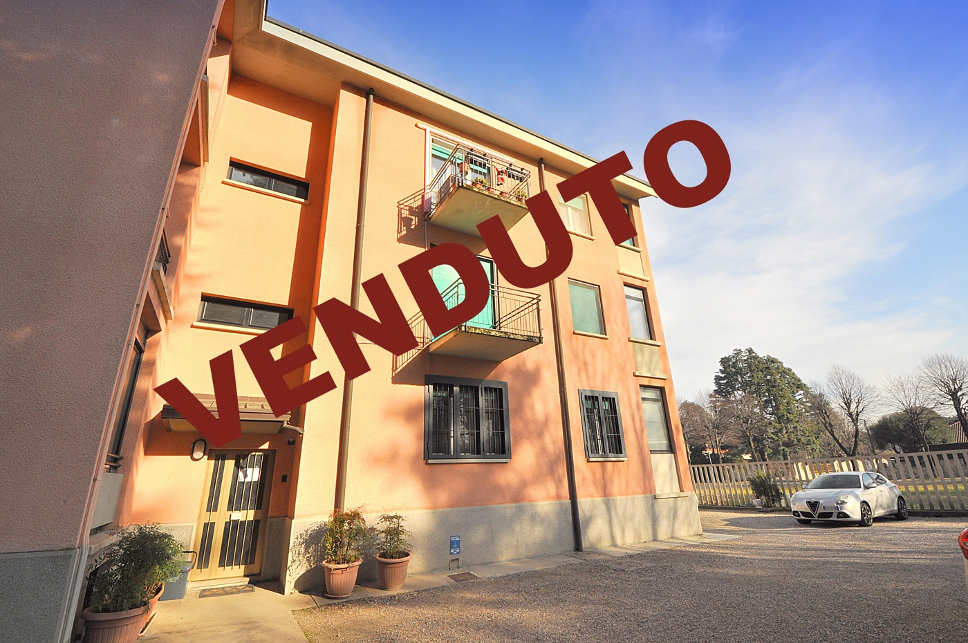 3-salle Appartement à Inveruno, Italy No. 353372