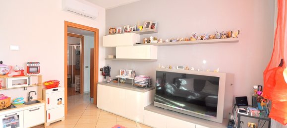 3-salle Appartement à Inveruno, Italy No. 353372 8
