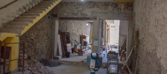 5 rooms House in Fiumefreddo di Sicilia, Italy No. 70340 16