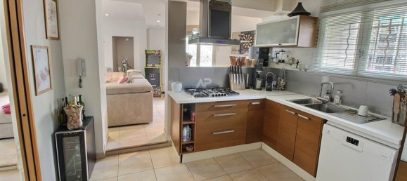 3 bedrooms House in Morainvilliers, France No. 170993 4