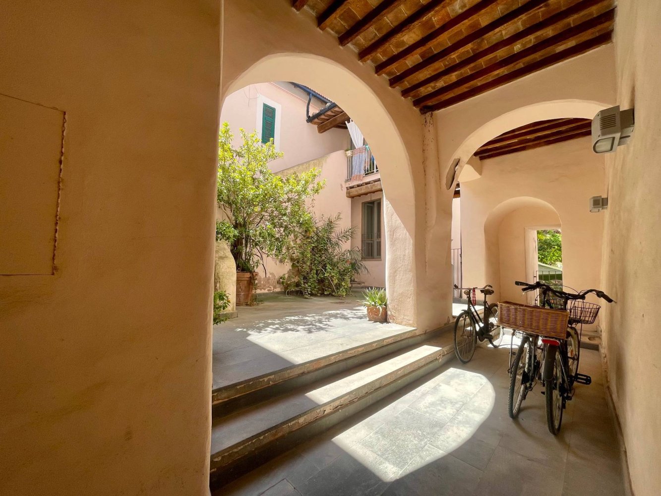 Propiedad comercial de 1 dormitorio en Orbetello, Italy No. 63586