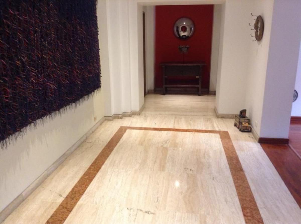 4 bedrooms House in Bogota, Colombia No. 13371