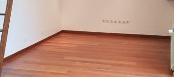 Studio in Drancy, France No. 186902 2