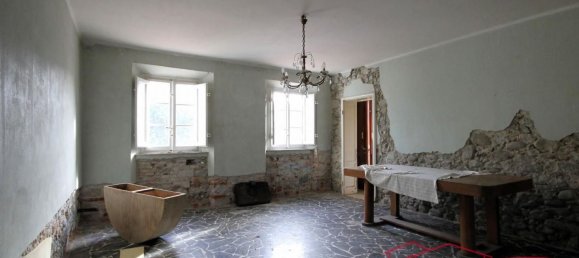 12 rooms House in Capannori, Italy No. 59549 25