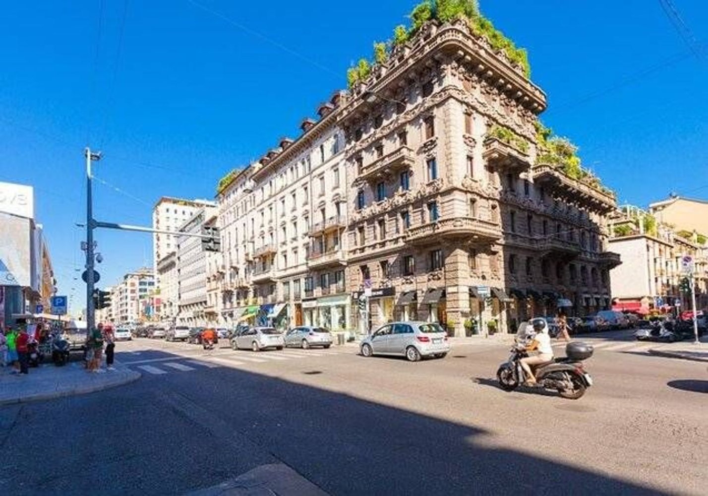 4غرفة عقار تجاري في Milan, Italy رقم 248052