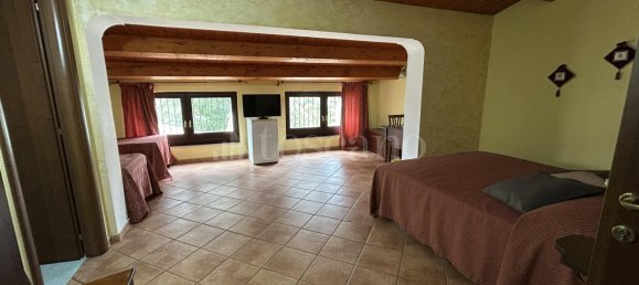 Здание с 12 комнатами в Сиракузы, Италия № 246675 32