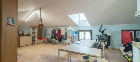 Casa de 5 divisões em San Prospero, Italy N.º 125774 9