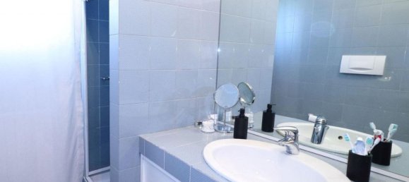 4 bedrooms Apartment in Treviolo, Italy No. 380811 3