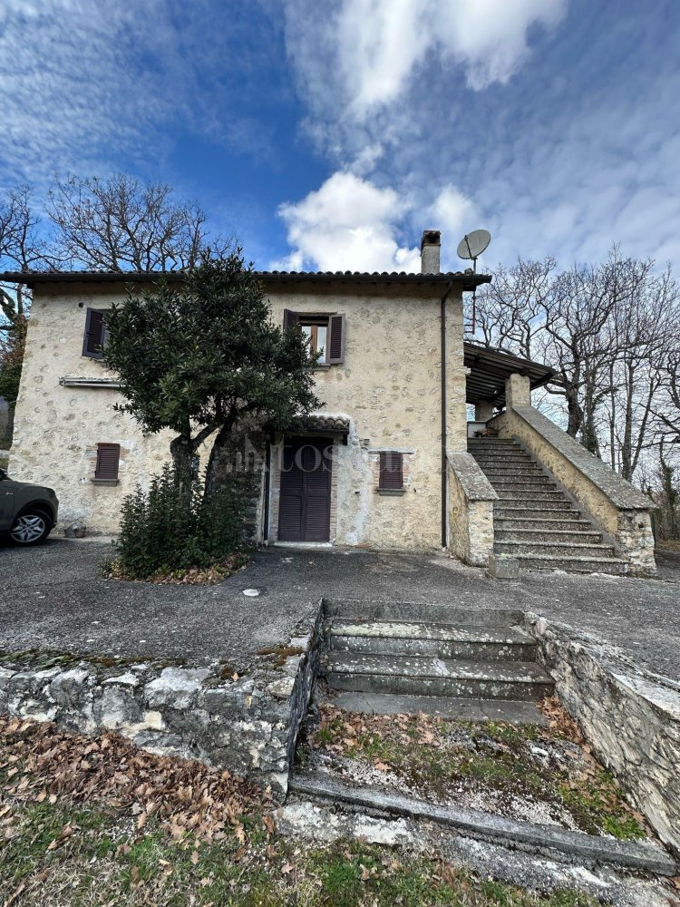 Casa de 5 habitaciónes en Greccio, Italy No. 72854