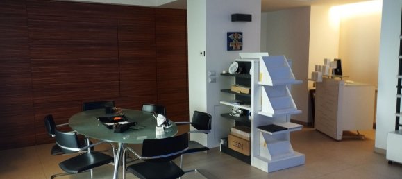 4-salle Appartement à Messina, Italy No. 75996 12