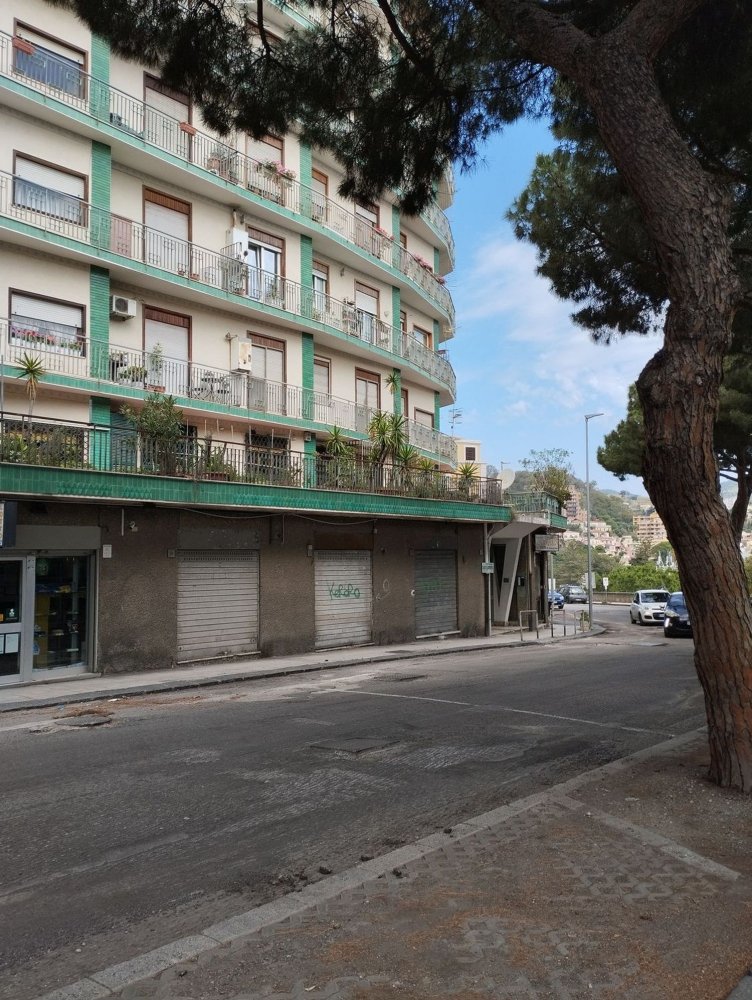 4-salle Appartement à Messina, Italy No. 75996