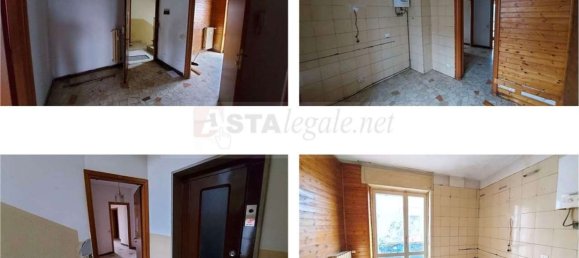 Квартира с 3 комнатами в Галларате, Италия № 185290 5