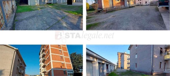 Квартира с 3 комнатами в Галларате, Италия № 185290 2